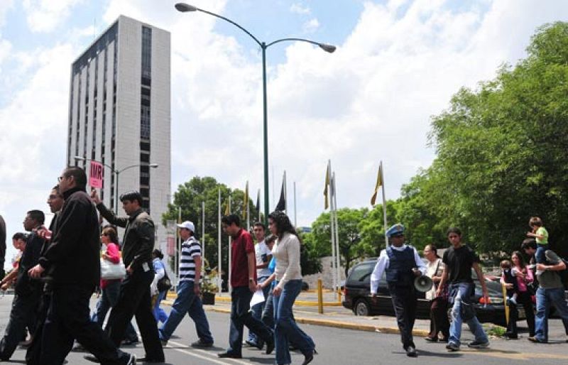 Un fuerte seísmo sacude la capital de México