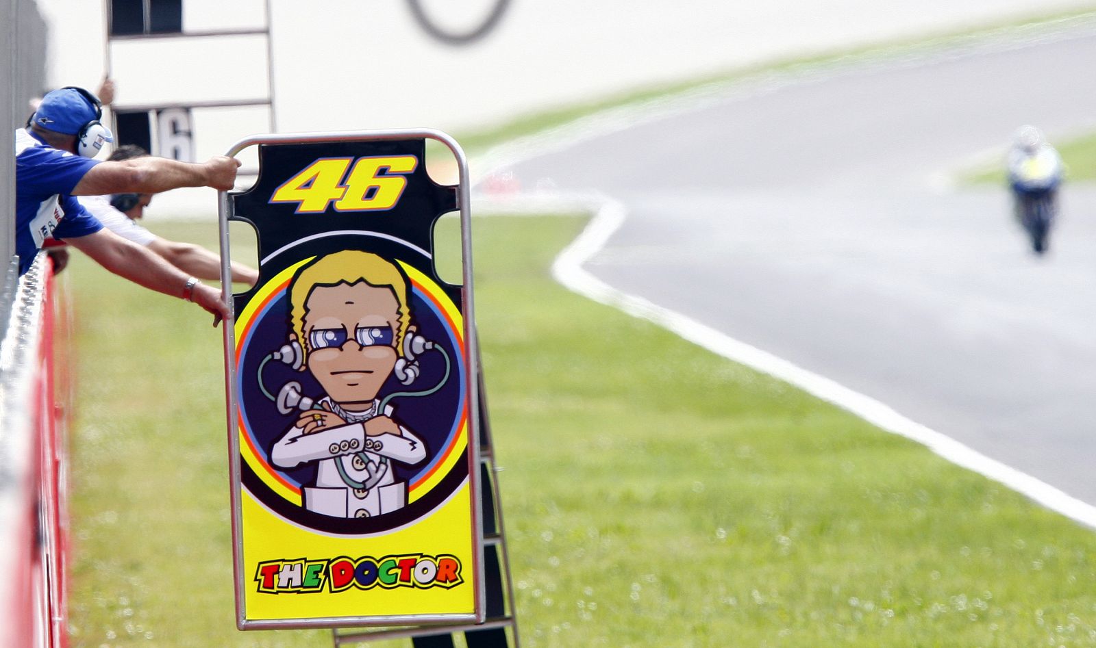 Technician shows the time to Yamaha MotoGP driver Rossi during the MotoGP motorcycling Italian Grand Prix at the Mugello circuit