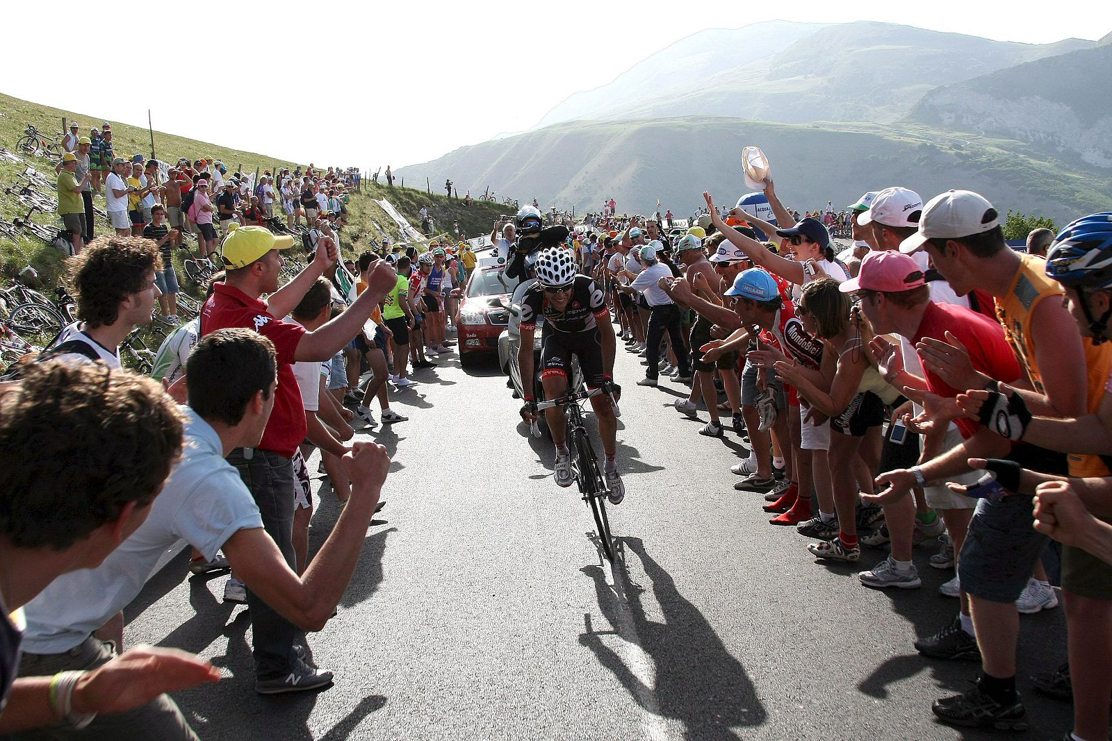 Carlos Sastre en la ascensión a Monte Petrano