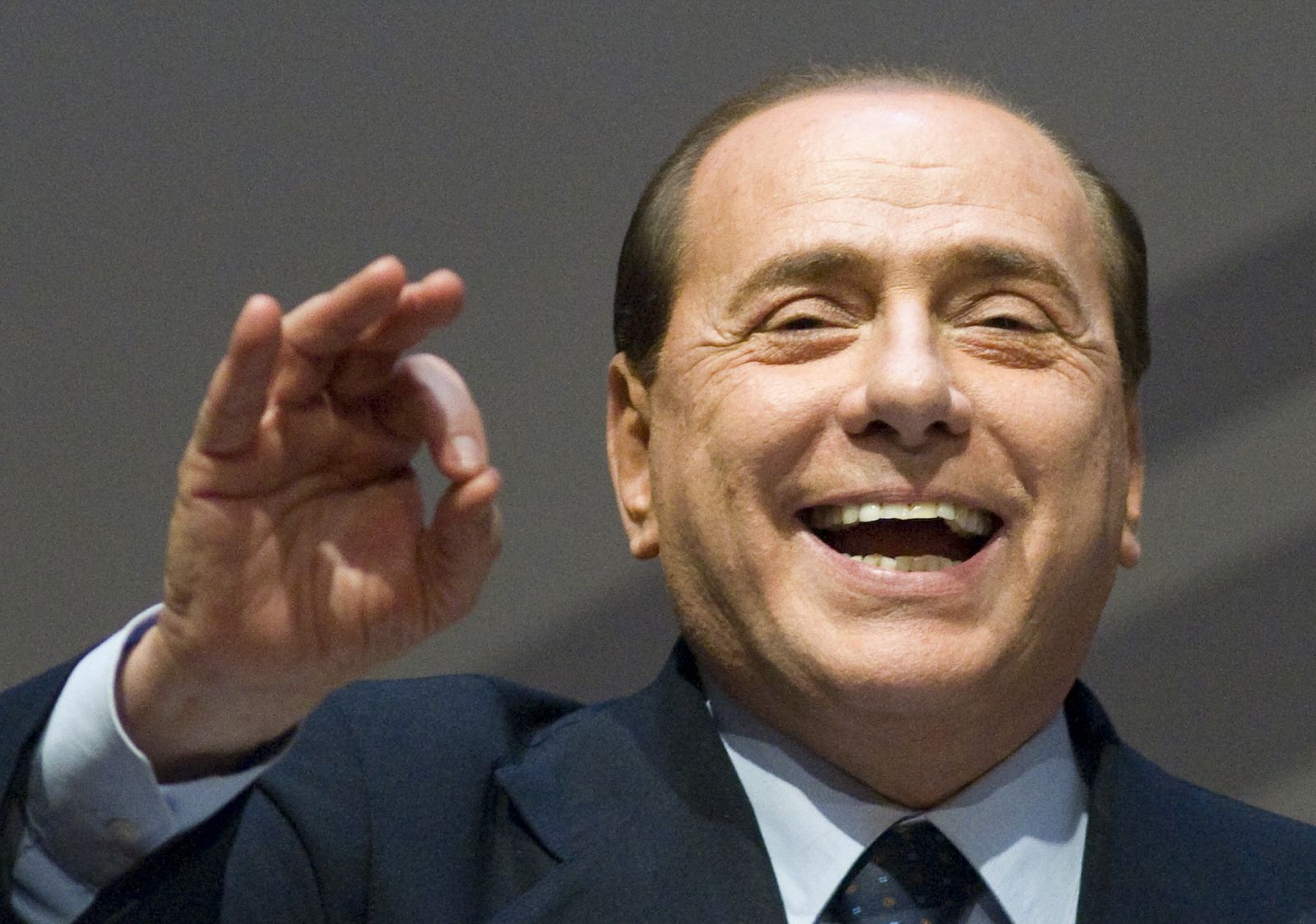 La Fiscalía confisca unas fotos de Berlusconi con menores