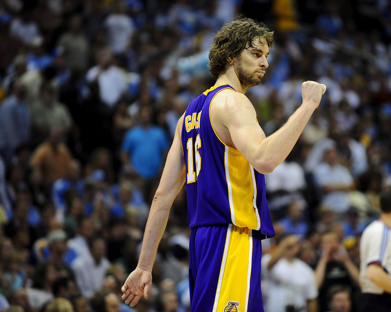 Pau Gasol durante el partido con los Nuggets de Denver