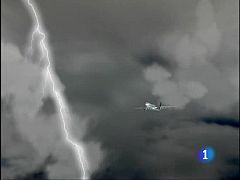 Aviones a prueba de rayos y dos sistemas para controlar su posición sobre el océano
