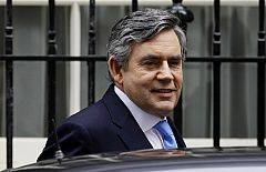 Brown reconoce la "derrota dolorosa" pero se niega a dimitir