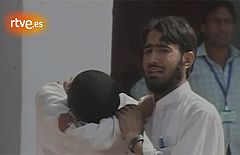 Dos atentados suicidas dejan al menos 10 muertos y un centenar de heridos en mezquitas de Pakistán