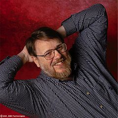 Ray Tomlinson, el hombre que salvó la arroba