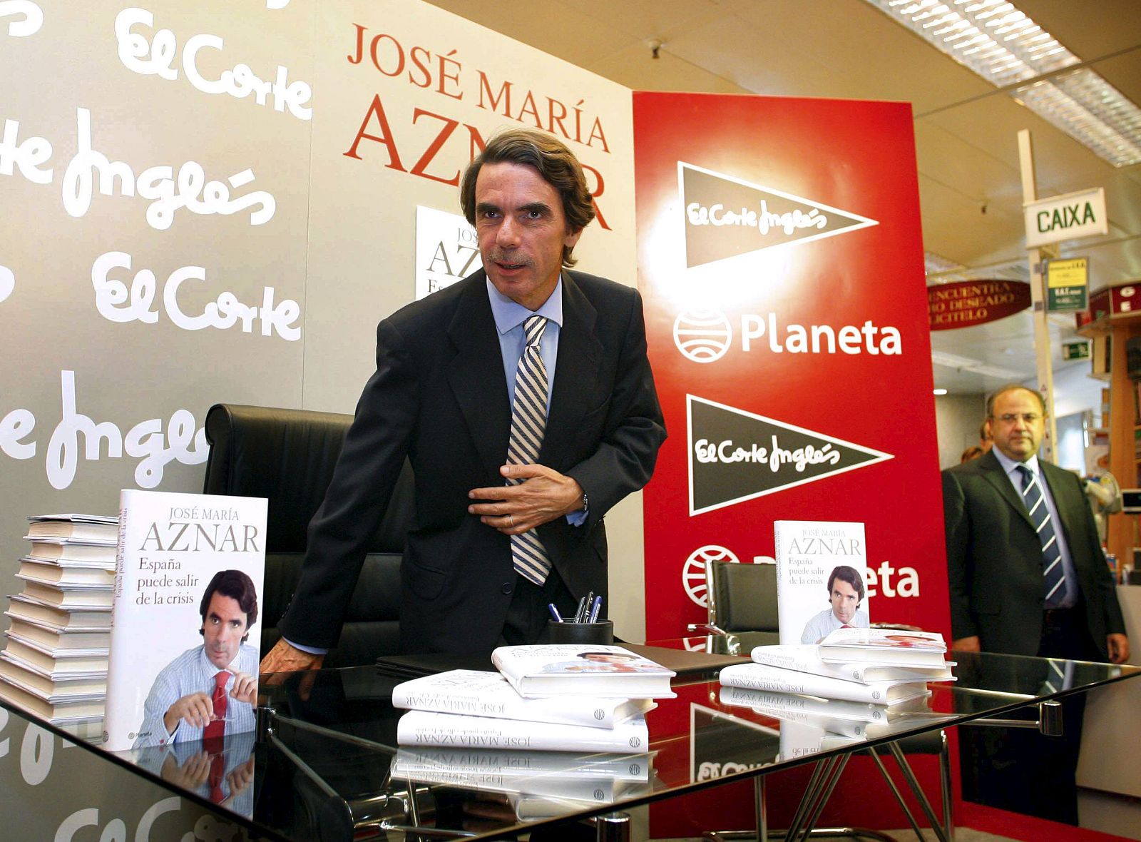 AZNAR FIRMA EJEMPLARES DE SU LIBRO EN A CORUÑA