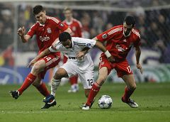 El Madrid insiste en Xabi Alonso y Benítez "consideraría" vender a Arbeloa