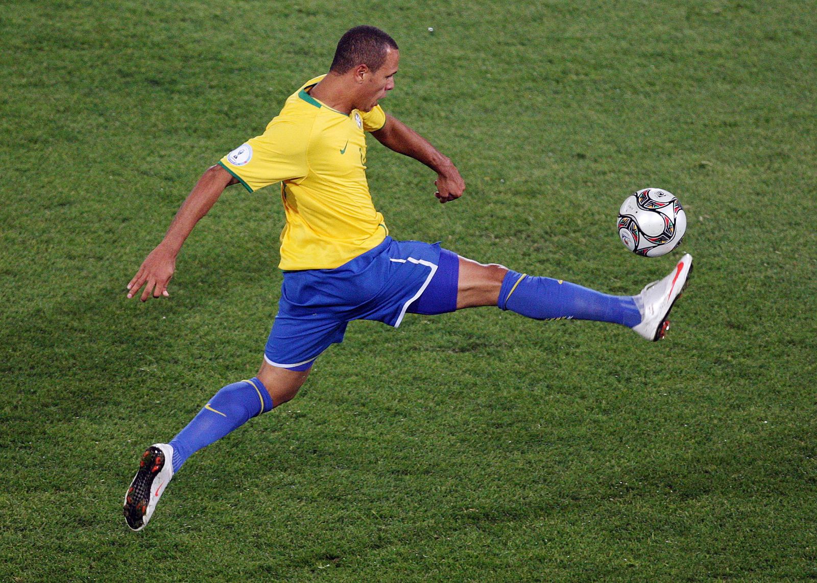 Luis Fabiano, en el partido Brasil-Italia