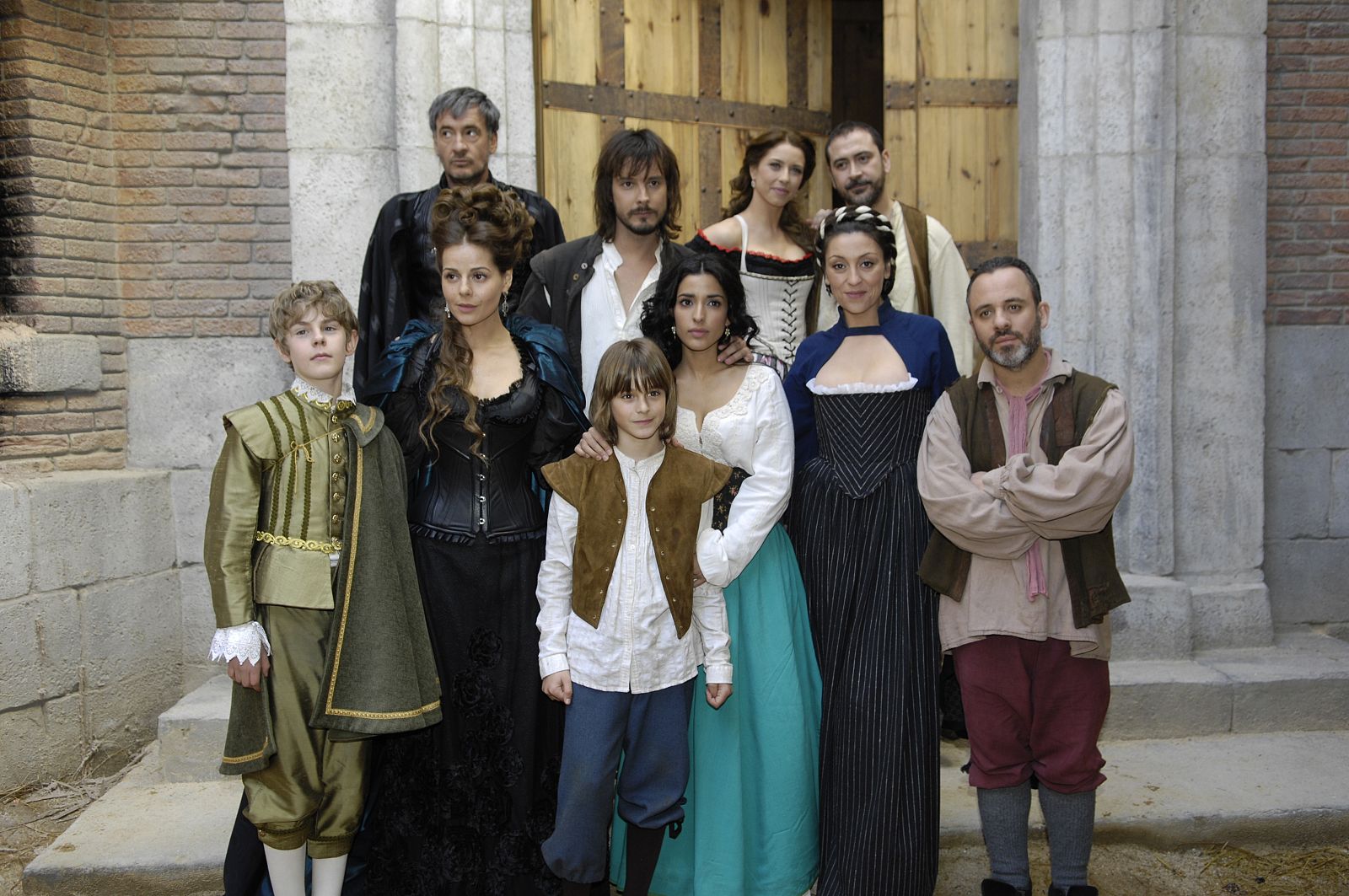 Plantel de actores de la serie 'Águila Roja'