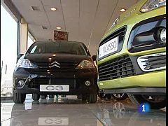 Las ayudas a las compras de coches frenan la caída en las matriculaciones, que retroceden un 15,9%