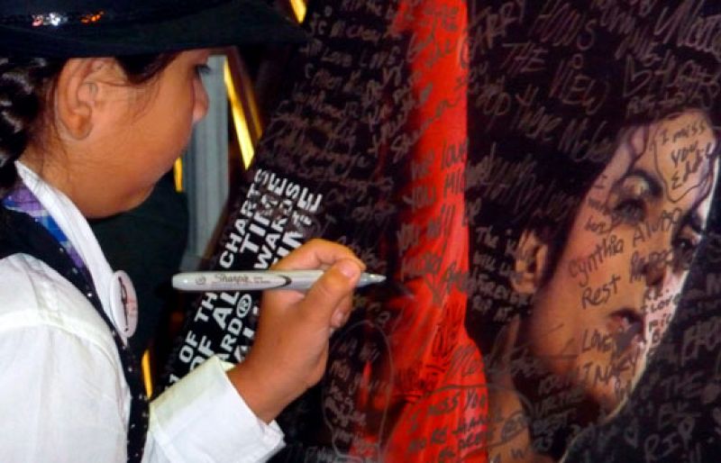 La policía baraja el homicidio como causa de la muerte de Michael Jackson