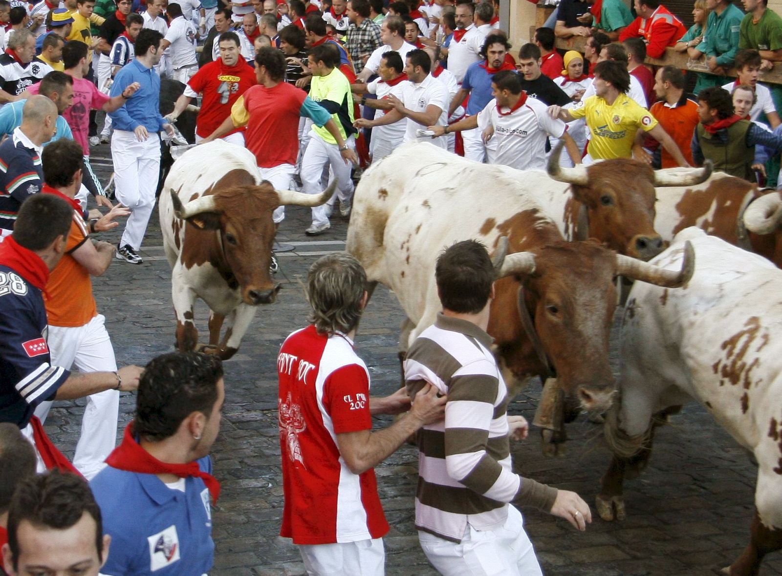 CUATRO HERIDOS POR ASTA DE TORO, UNO DE ELLOS HA FALLECIDO