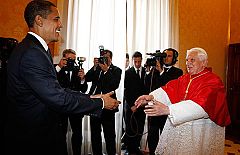 Obama se reúne con el Papa y le asegura que la reunión del G-8 ha sido muy productiva