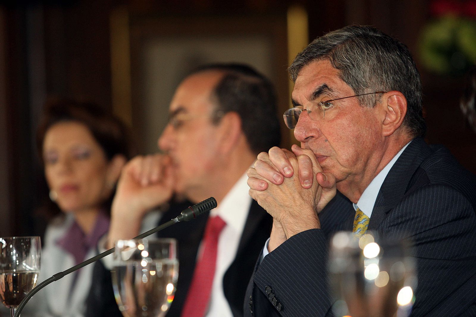 PROSIGUEN DIÁLOGOS EN COSTA RICA PARA BUSCARLE UNA SALIDA A LA CRISIS DE HONDURAS