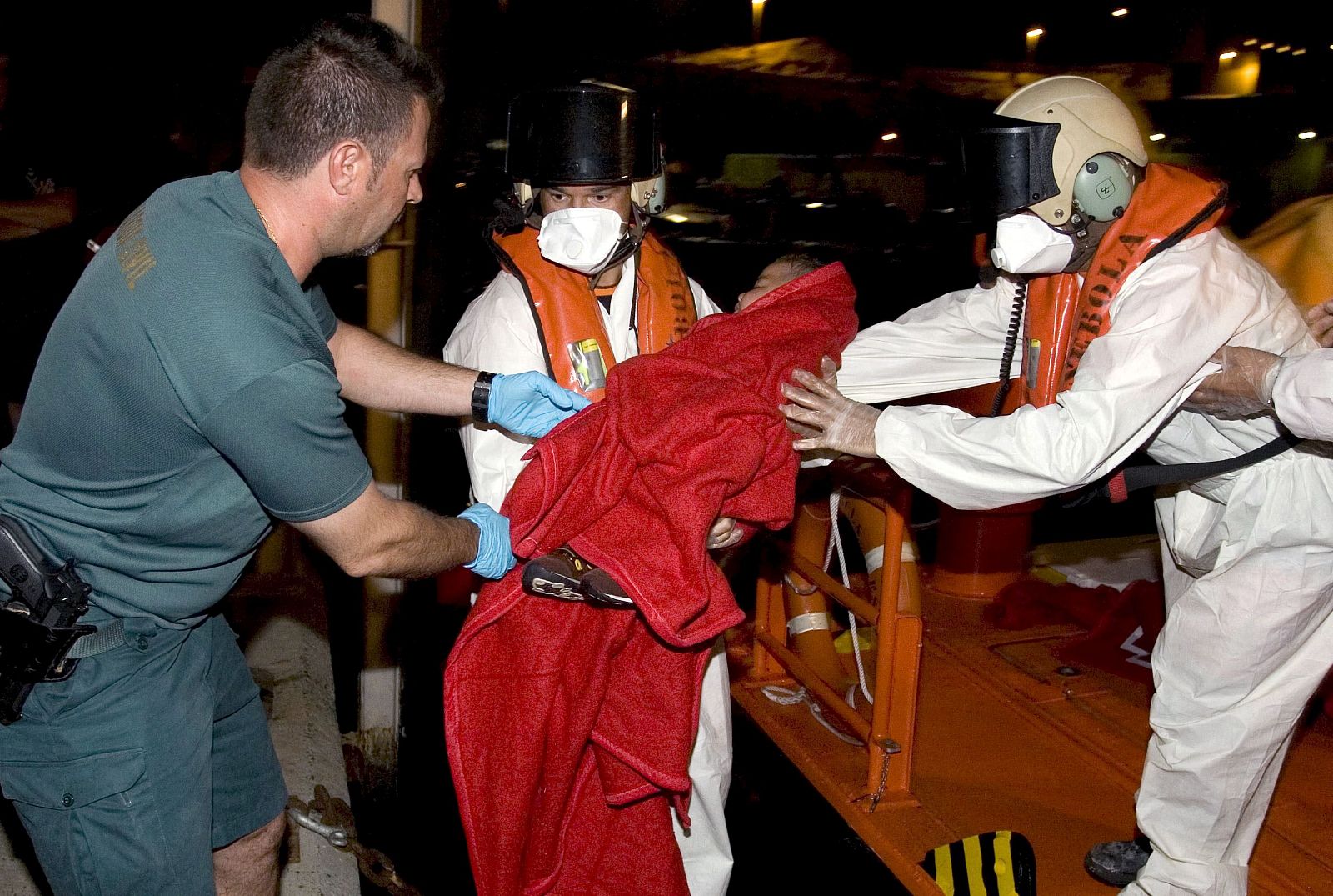 DOS PATERAS LLEGAN A ALMERÍA