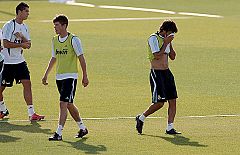 El Real Madrid, entre flashes y guardaespaldas
