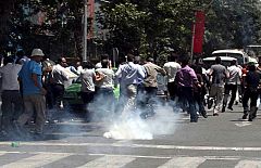 La policía iraní detiene a 15 seguidores de Mousaví en el sermón en la Universidad de Teherán