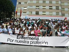 500 enfermeros apoyan a la compañera que atendió a Rayan y exigen dimisiones políticas
