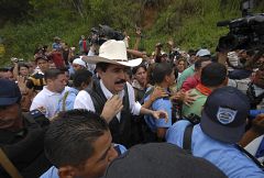 Zelaya dice que ha conversado con asesores cercanos al Gobierno de Micheletti