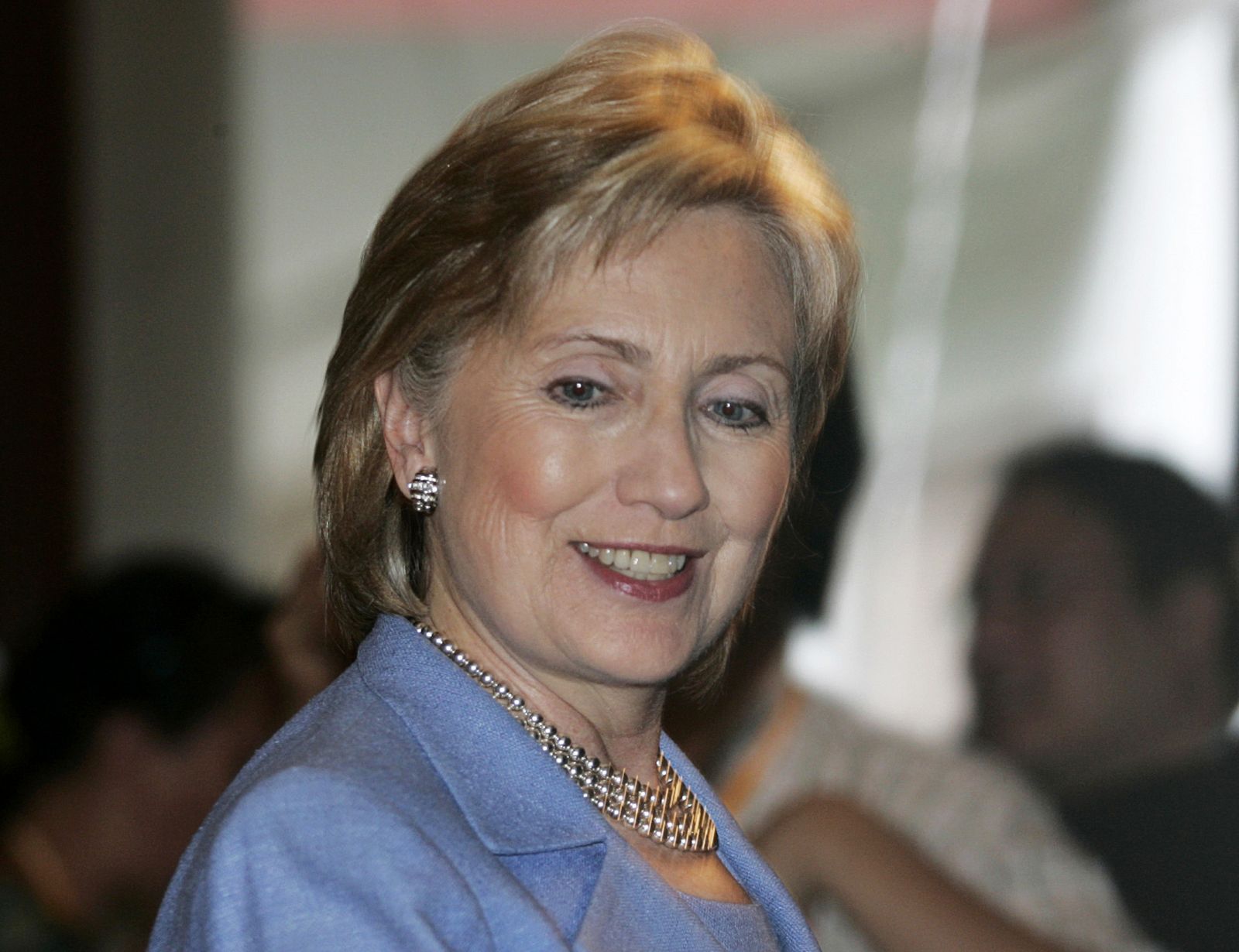 Clinton advierte a Corea e Irán