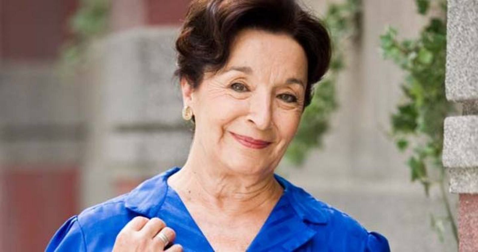 Amar - Petra Martínez es Adela Giner