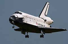 El Endeavour aterriza en Cabo Cañaveral tras una exitosa misión de 16 días