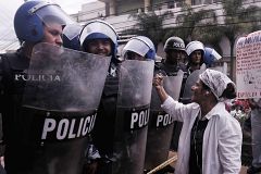 Un juzgado de Tegucigalpa ha ordenado la captura de Zelaya