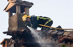 Vuelven a sus casas los afectados por el incendio en Guadalajara