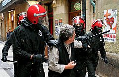 La Izquierda Abertzale intenta manifestarse pese a la prohibición de Garzón