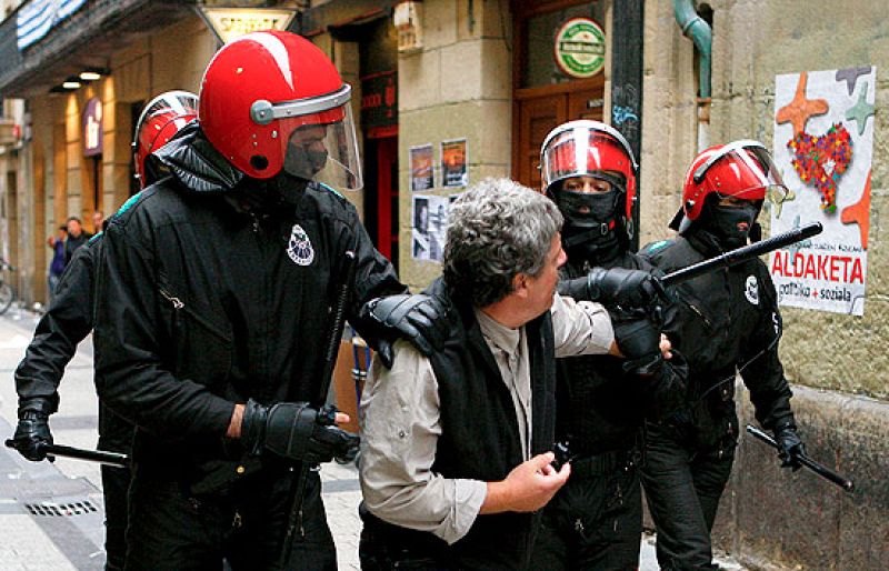 La Izquierda Abertzale intenta manifestarse pese a la prohibición de Garzón