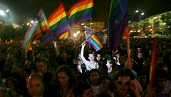 Miles de israelíes se manifiestan en contra de los ataques a homosexuales en Tel Aviv