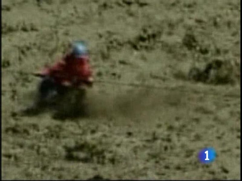 Dan por muertas a 300 personas tras ser sepultadas por un corrimiento de tierra del tifón de Taiwan