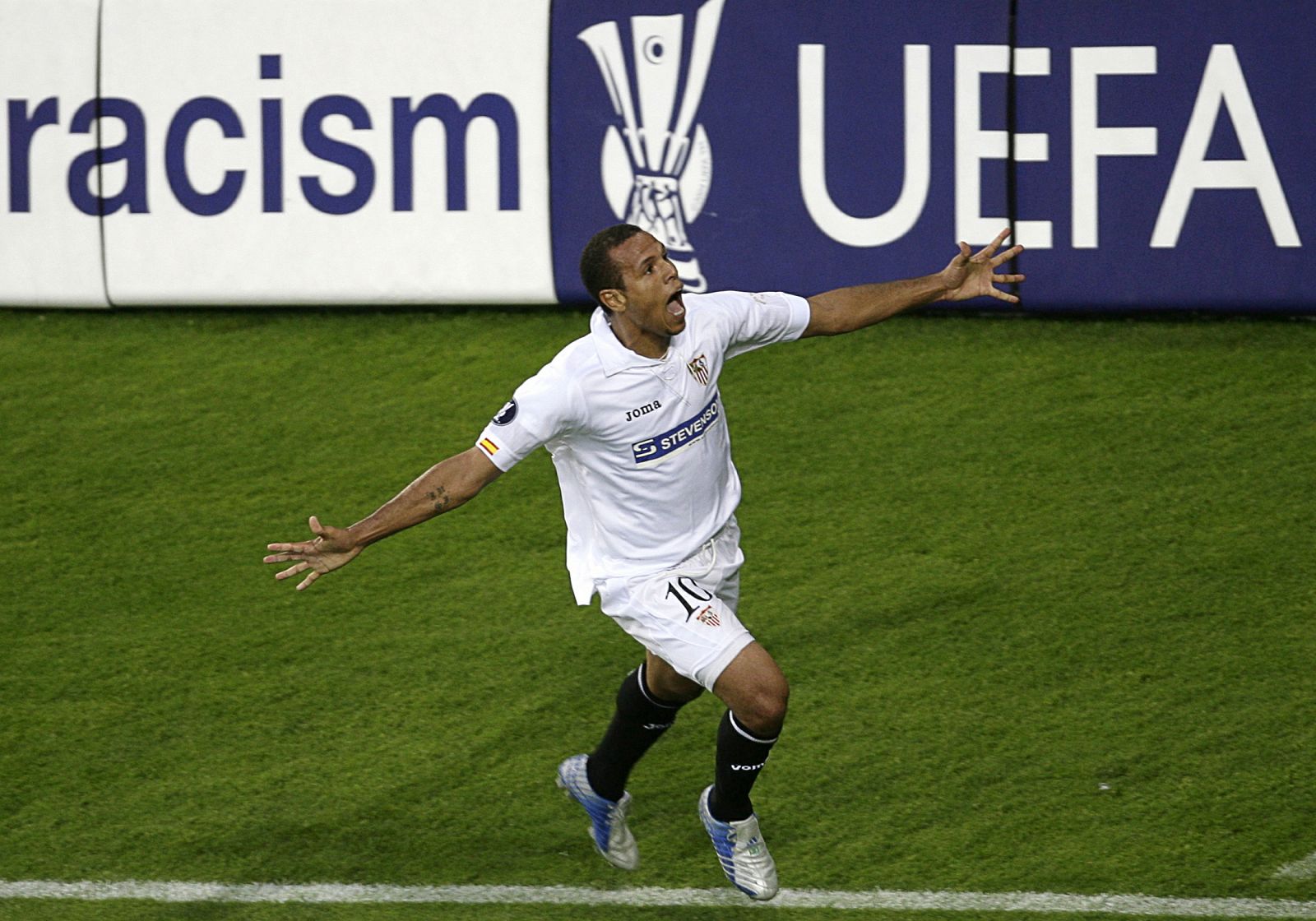 Luis Fabiano of Sevilla reacts after scoring against Middlesbrough during their UEFA Cup final socce..