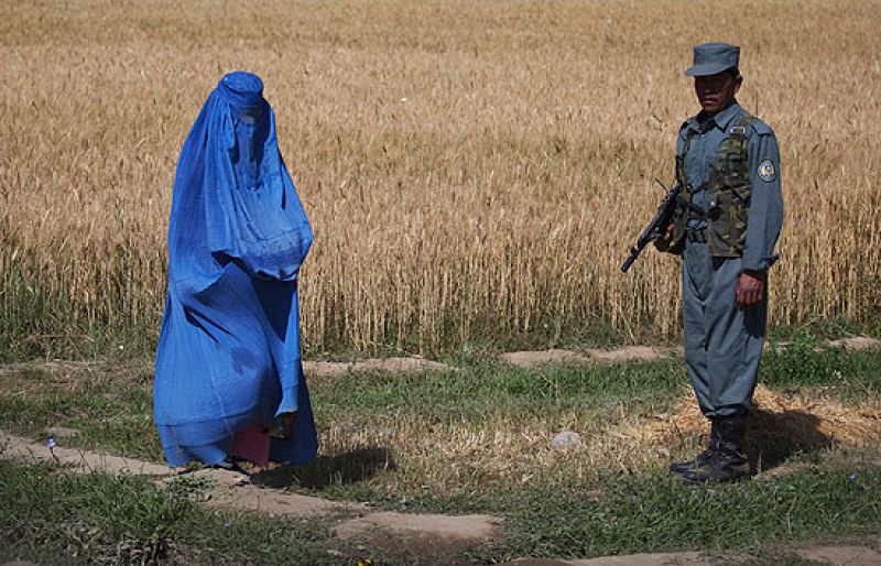 El Gobierno afgano trata de movilizar a los votantes ante la "intimidación masiva" de los talibanes