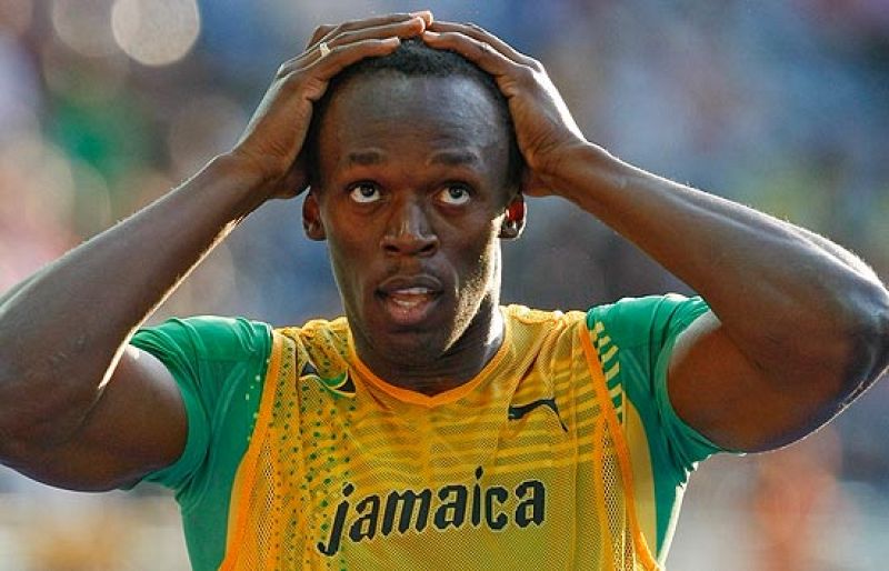 Bolt se clasifica cómodamente para las semifinales de los 200 