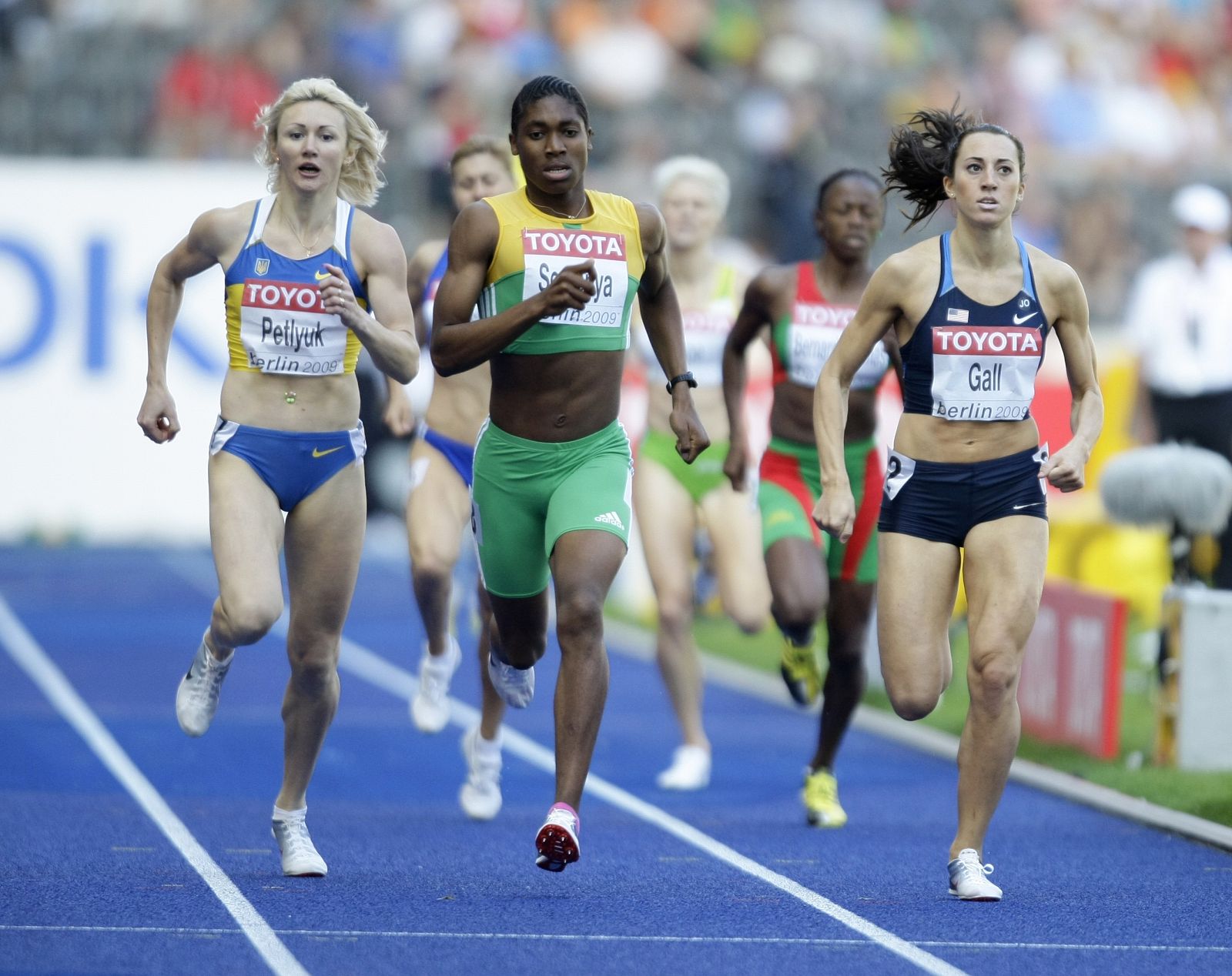 Semenya en la ronda clasificatoria de los 800 en Berlin