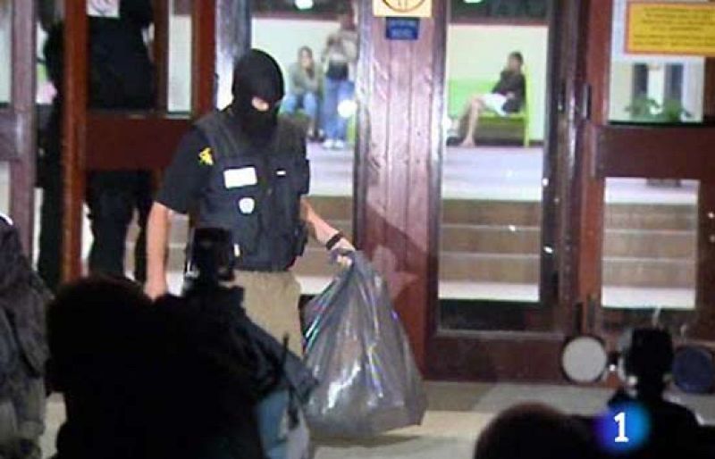 Los zulos hallados en el sur de Francia contenían material para fabricar decenas de bombas-lapa