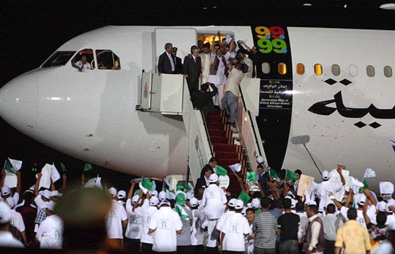 El terrorista de Lockerbie, aclamado en su llegada a Libia tras ser excarcelado en Escocia