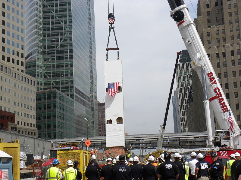 La última viga de las desaparecidas Torres Gemelas regresa a la 'zona cero' de Nueva York