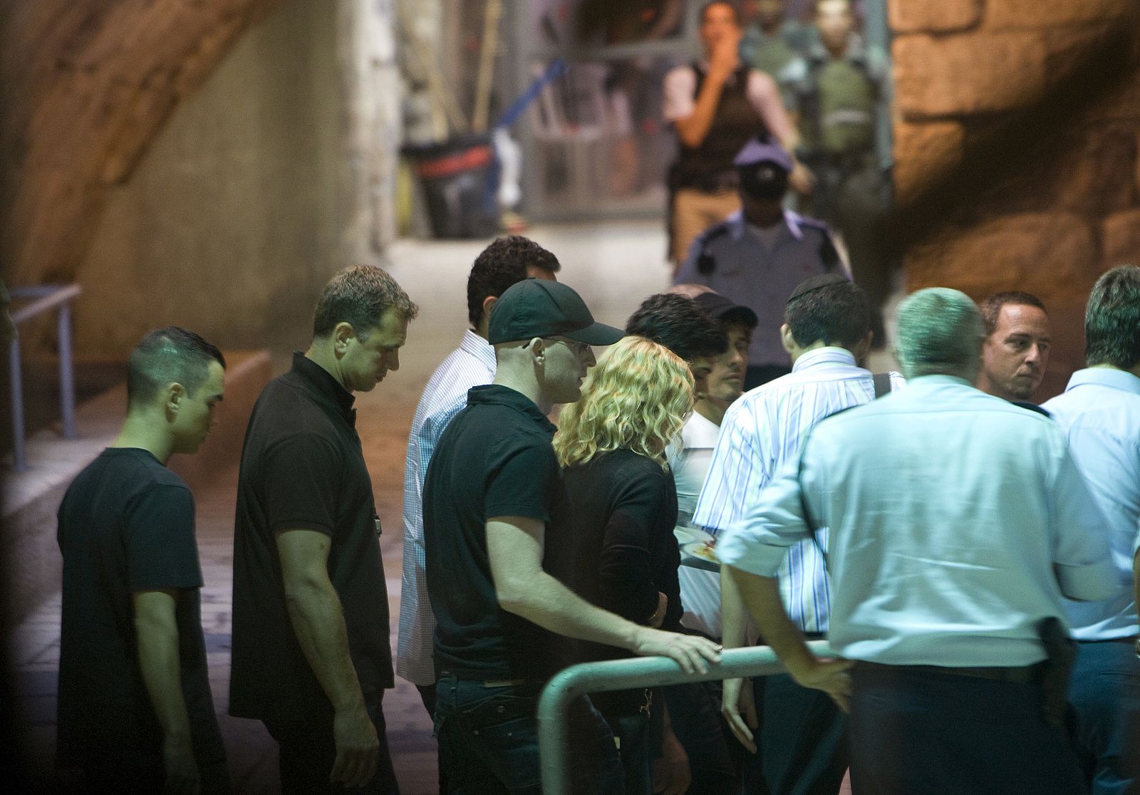 La cantante Madonna en su visita al Muro de las Lamentaciones, en Jerusalén.