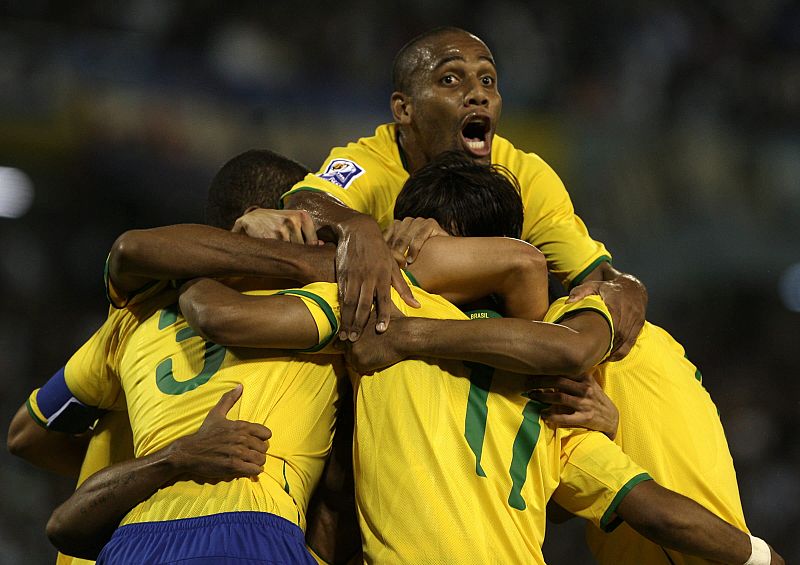 Maradona, de 'dios' a 'diablo' gracias a Brasil