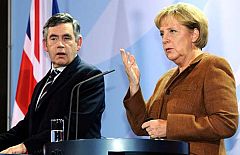 Merkel y Brown reclaman celebrar una conferencia sobre Afganistán antes de que acabe el año