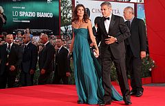 George Clooney acapara todas las miradas en el estreno de "The men who stare at goats"