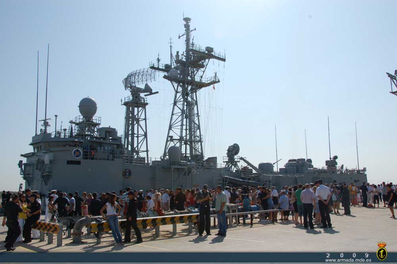 Despedida de los familiares de la tripulación de la fragata 'Canarias'