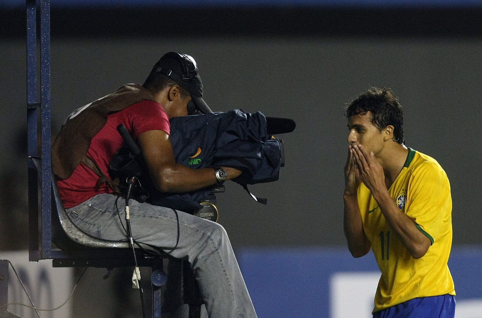 El delantero de Brasil y del Villarreal Nilmar fue el gran protagonista de la goleada a Chile.