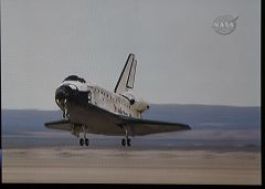 El transbordador Discovery aterriza en California tras su misión en la estación espacial