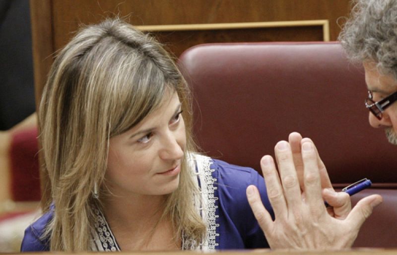 La ministra de Igualdad tacha de "vergüenza" los anuncios de prostitución en la prensa escrita
