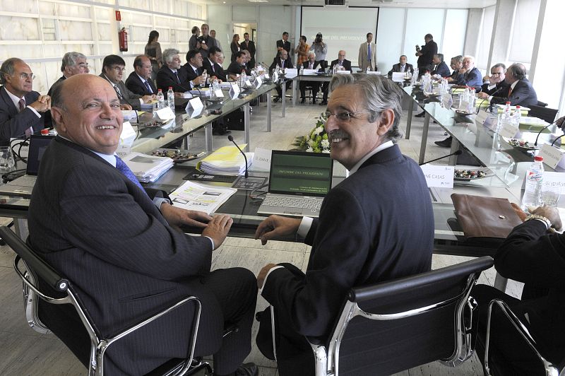 Las cajas de ahorro reducen su beneficio un 32,7% en el primer semestre