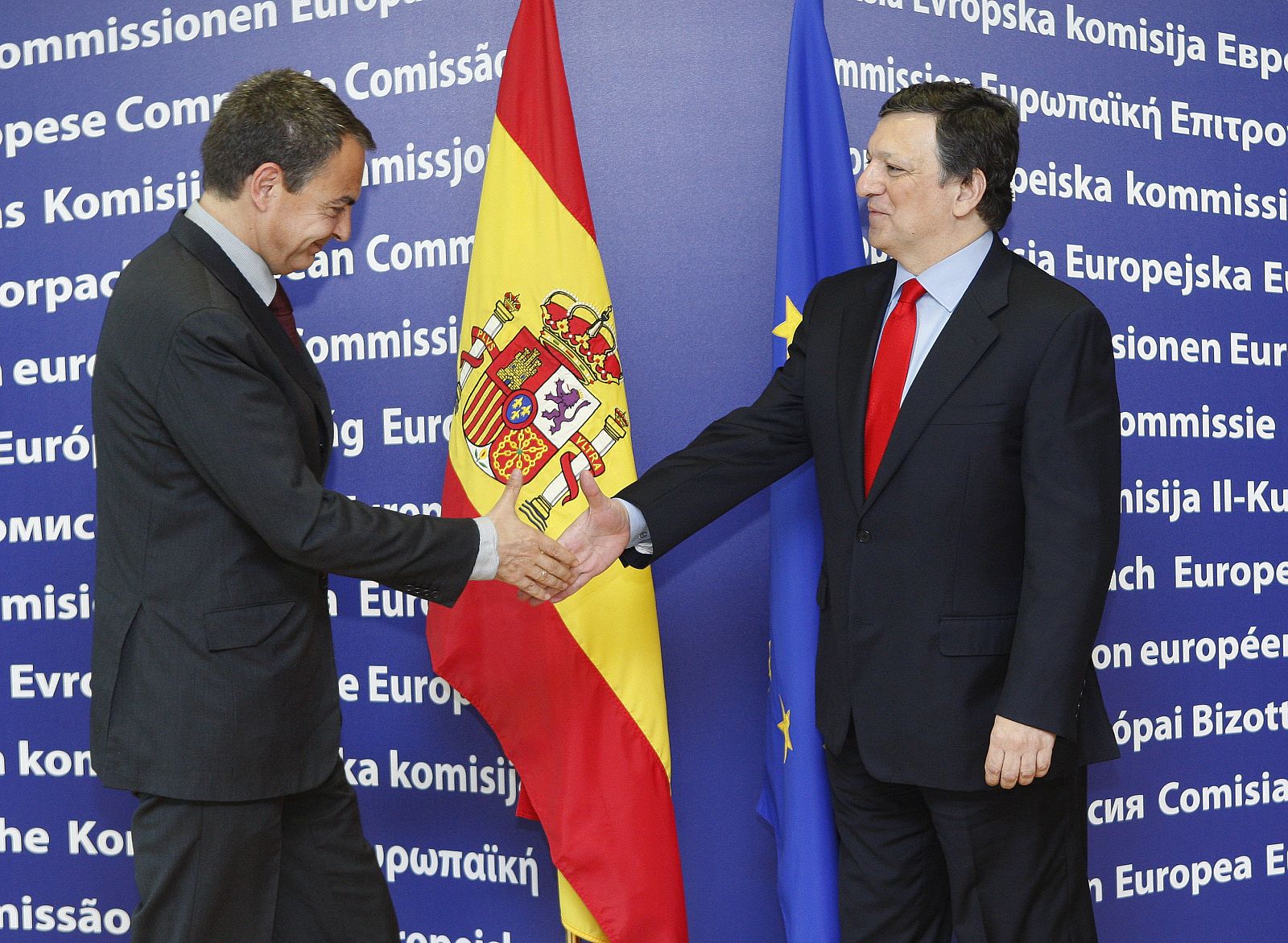 Spain's Prime Minister Rodriguez Zapatero is welcomed by European Commission President Barroso in Brussels