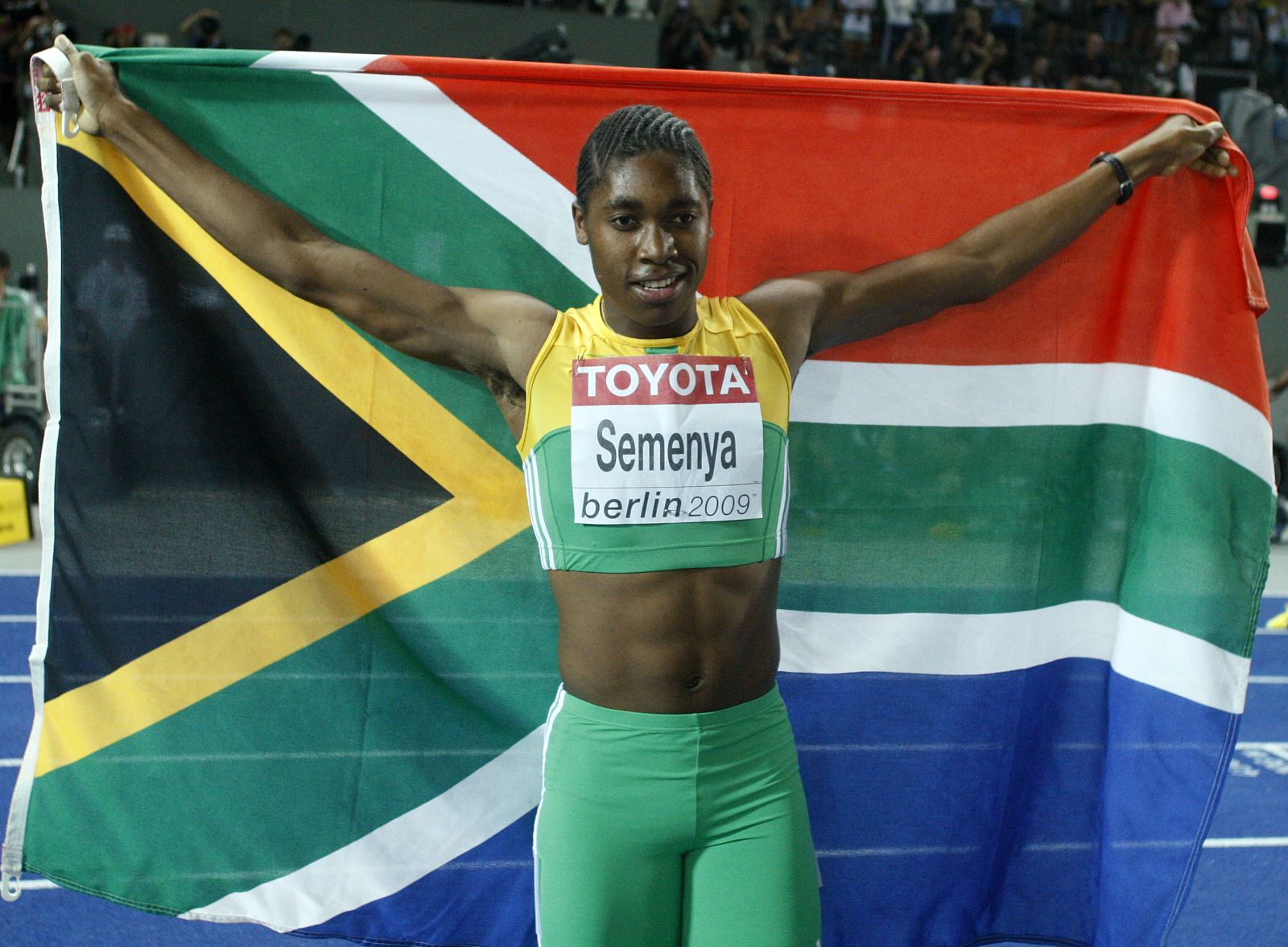 Caster Semenya celebra su victoria en la final de los 800 metros del Mundial de Berlín